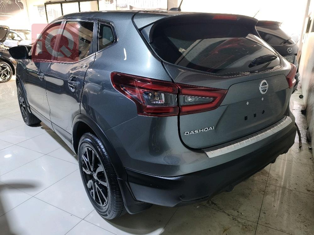 نيسان قاشقاي